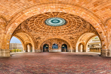 Panoramic view of Penn Station railway station. Owned by General Services Administration, an US government agency, Penn Station is a historic train station located in downtown Pittsburgh, Pennsylvania - obrazy, fototapety, plakaty