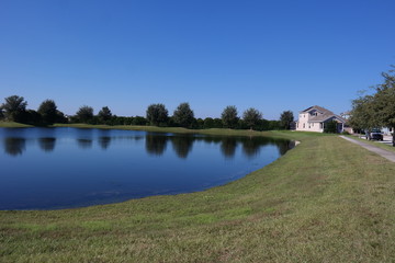 Lago y Casa