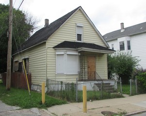 Abandoned frame house, West Pullman, Chicago South Side