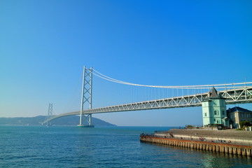 明石海峡大橋と移情閣
