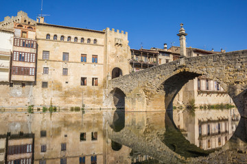 Obraz na płótnie Canvas Medieval bridge over the river Matarranya in Valderrobres