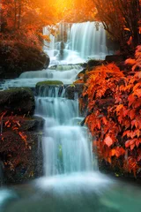 Photo sur Plexiglas Cascades beautiful waterfall in rain forest, Thailand