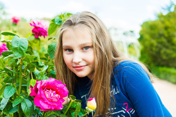Fototapeta premium Cute little girl in the park