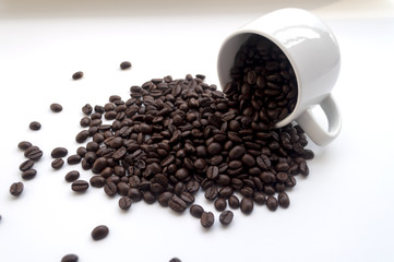 isolated white cup of coffee and coffee beans on white backgroun