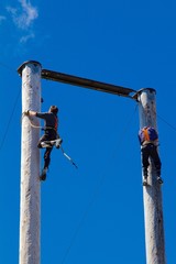 Obraz premium Lumberjack pole climbing on Grouse Mountain in Canada