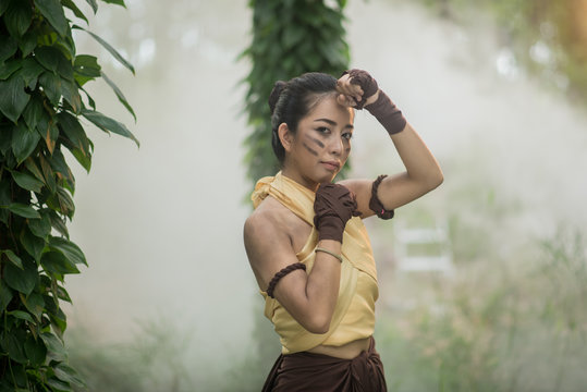 muay thai boran fighter one woman boxer boxing kickboxing Thai b