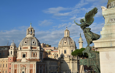 Obraz premium Trajan's Forum twin churches in Rome viewed from Altar of Nation monument