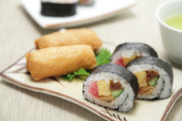 太巻きと稲荷寿司