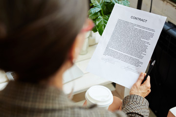 Naklejka premium Reading agreement