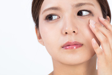 Fototapeta premium 気になる目尻と頬