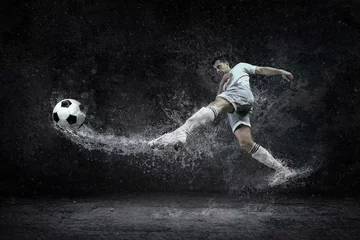  Splash of drops around football player under water © Andrii IURLOV