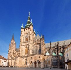 Fototapeta na wymiar Saint Vitus Cathedral..The biggest and the most important church in Czech republic. The construction is the beautifull example of Gothic architecture.