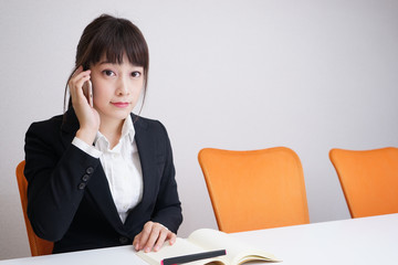 Young woman talking on the phone at office