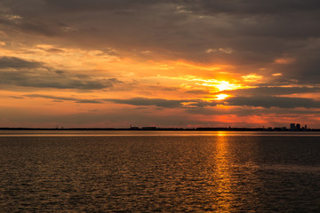 beabutiful sunset ower sea