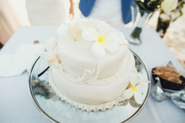 nice and gentle white tiered wedding cake
