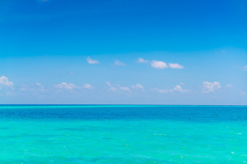 Fototapeta na wymiar Beautiful tropical Maldives island with white sandy beach and se