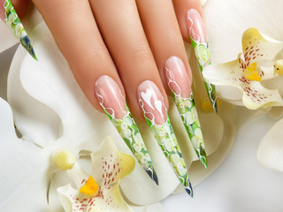 Art nail floral design.