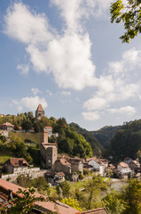 Naklejka premium Fribourg, Stadt, Altstadt, Freiburg, Stadt, Katzenturm, Berntor, historische Häuser, Festung, Galtern-Brücke, Saane, Sarine, Fluss, Stadtrundgang, Herbst, Schweiz