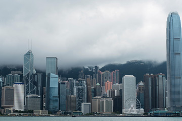 Obraz premium Hong Kong skyline in the rainy season with smog cloud