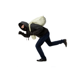 Thief escapes in black jacket