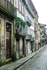 Fototapeta na wymiar sight of a street of the historical center of Oporto, Portugal