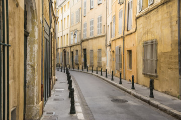 Fototapeta na wymiar Aix en provence and the narrow street