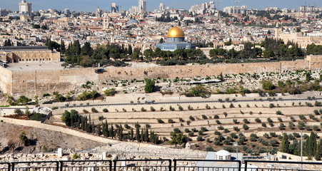 Jerusalem - Blick auf die Heilige Stadt, auf den Tempelberg mit Felsendom und Al-Aqsa-Moschee