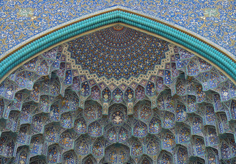 Fototapeta na wymiar Details of Sheikh Lotfollah Mosque in Isfahan, Iran