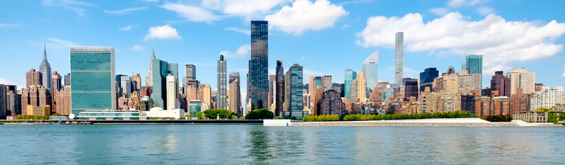 Panoramic view of the midtown Manhattan skyline in New York City