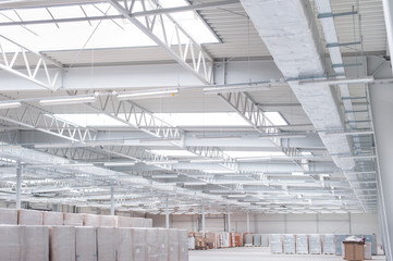 Konstrukcja stalowa dachu hali produkcyjnej i magazynowej