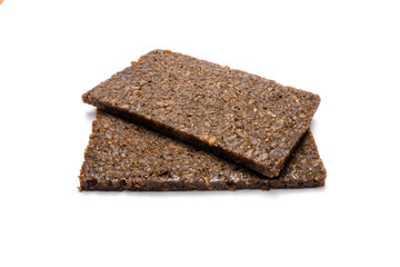 Pumpernickel auf weißen Hintergrund