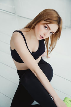 Studio photo of beautiful girl with sportive body, wearing sport clothes