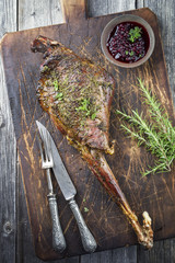 Hirschkeule gegrillt