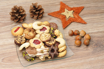 Weihnachtsgebäck mit Dekoration