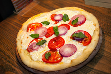 Pizza in shape of circle