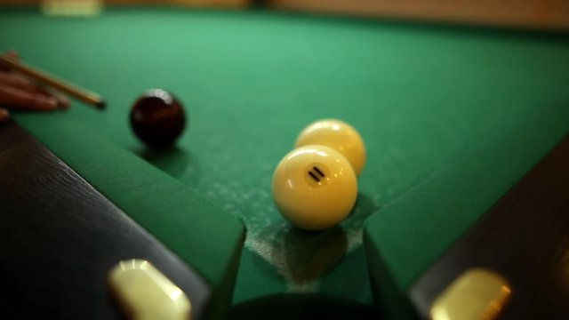 billiard balls on green baize in the game of pyramid