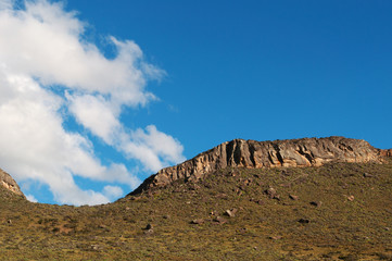 Argentina, 21/11/2010: il paesaggio montano della Patagonia nella campagna di El Calafate, la città sul confine meridionale del lago Argentino