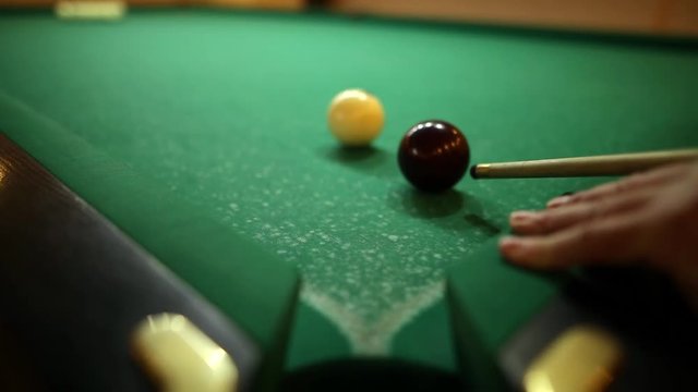 billiard balls on green baize in the game of pyramid