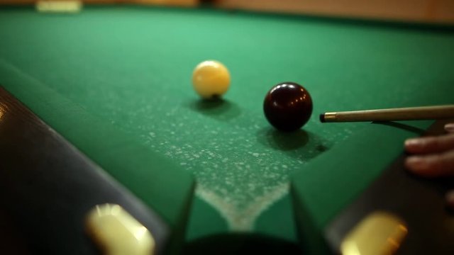 billiard balls on green baize in the game of pyramid