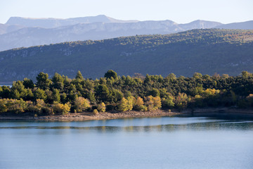 Fototapeta na wymiar lac de sainte croix