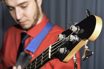 man playing the electric guitar