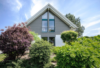 Modernes Einfamilienhaus im Grünen