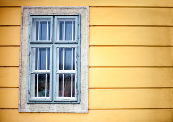Fototapeta na wymiar Window On Yellow Wall