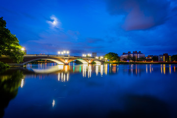 Fototapeta premium The moon over the John W Weeks Bridge and Charles River at night