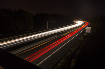 Lichtstreifen auf der Autobahn