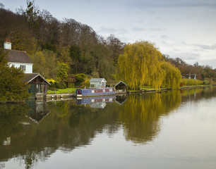 Obraz premium Willow Tree By The Boathouse