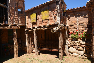casa de pueblo típica © uzkiland