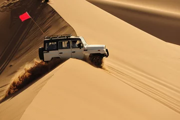 Papier Peint photo Lavable Sécheresse safari dans le désert, profitez d& 39 un safari en jeep dans le sable du désert