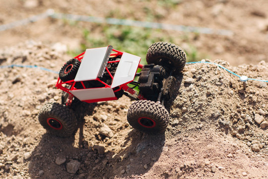 Toy crawler riding off road rally, copy space. Side view on rc suv racing  country landscape. Buggy, adult hobby, entertainment concept Stock Photo |  Adobe Stock