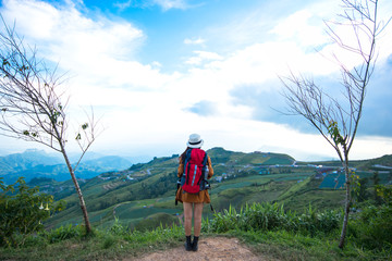 Obraz premium Hiker woman feeling victorious facing on the mountain, Thailand.